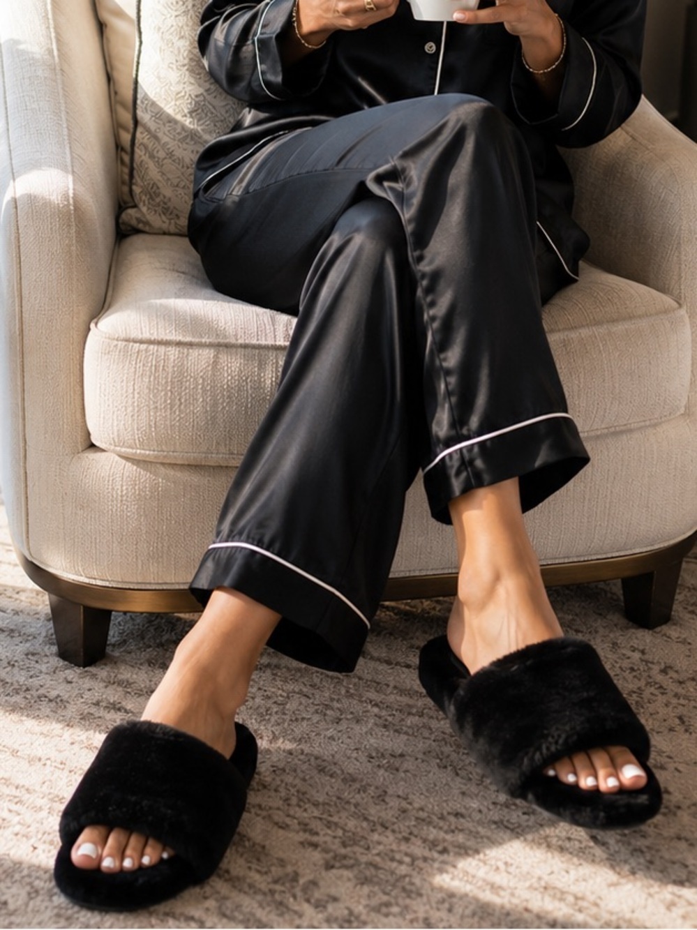 Vince Camuto Ampendie Fuzzy Slide Slippers Black NWT Size 6.5